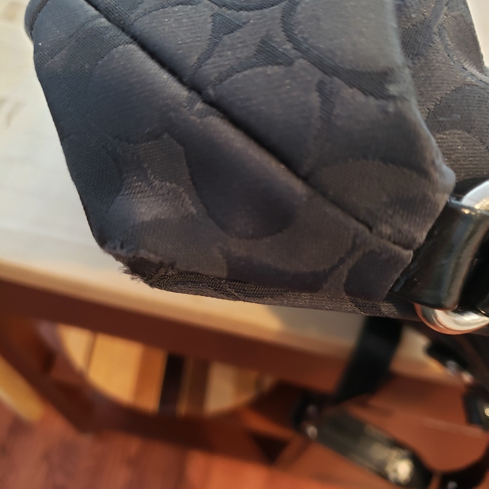 Coach Singature Large Shoulder Bag - Picture 2 of 9